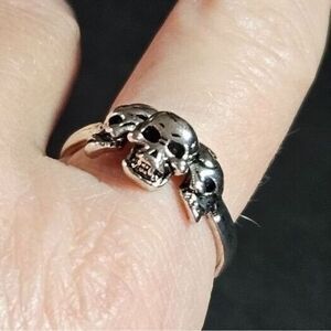 18KRGP three skulls ring size 8.25